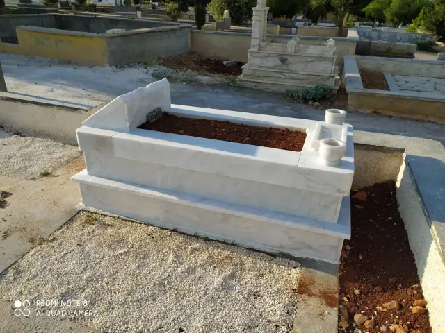 Kabir yapımı tamamlanmış aile mezarlığı alanı — Antep Mezarcı