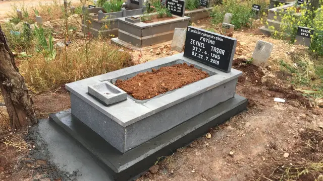 Granit bordür ve kapak uygulaması yapılmış mezar — Antep Mezarcı