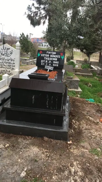 Aile mezarı için granit mezar uygulaması — Antep Mezarcı
