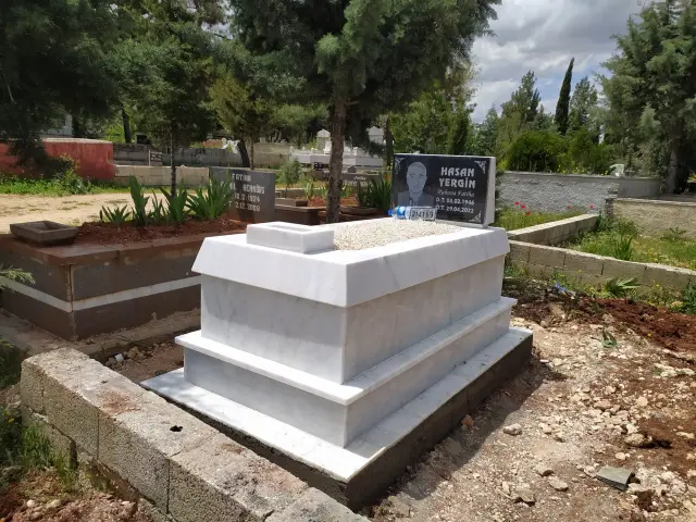 Gaziantep’te tamamlanan beyaz mermer mezar uygulaması — Antep Mezarcı