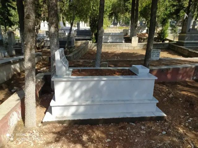 Mermer mezar kaplaması ve bordür uygulaması — Antep Mezarcı